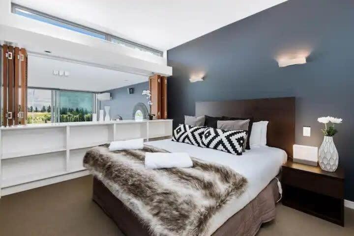 Luxury Lakeview 2 Bedroom Apartment 퀸즈타운 외부 사진