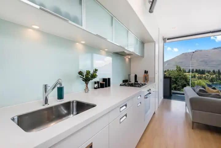 Luxury Lakeview 2 Bedroom Apartment 퀸즈타운 외부 사진