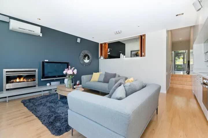 Luxury Lakeview 2 Bedroom Apartment 퀸즈타운 외부 사진