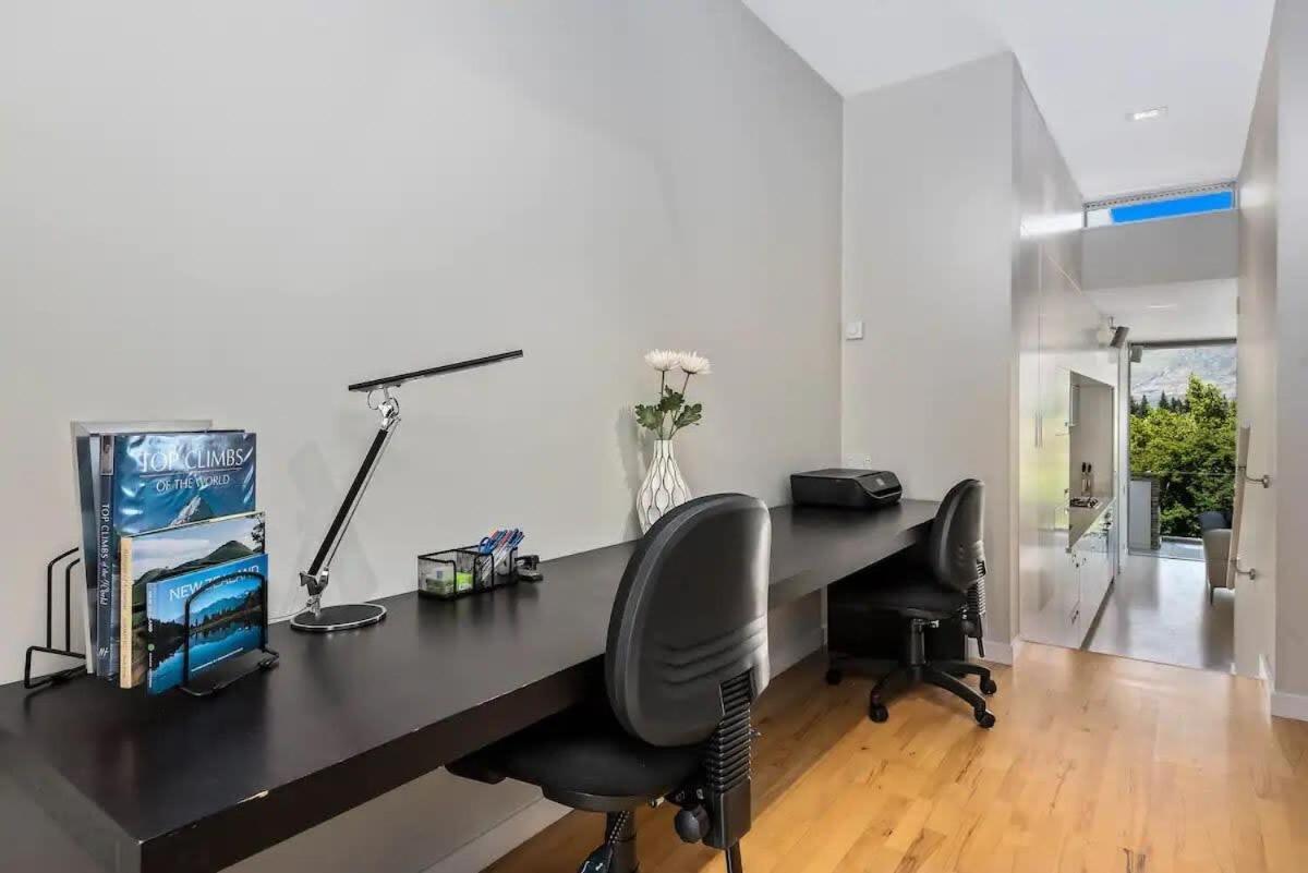 Luxury Lakeview 2 Bedroom Apartment 퀸즈타운 외부 사진