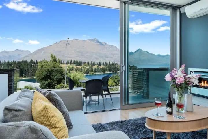 Luxury Lakeview 2 Bedroom Apartment 퀸즈타운 외부 사진